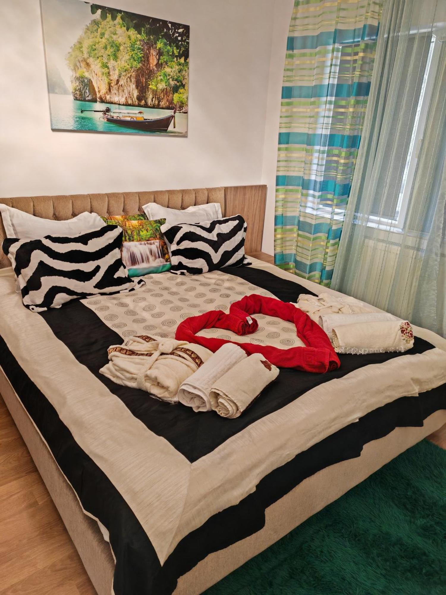 Mony Apartaments Roman Exteriör bild